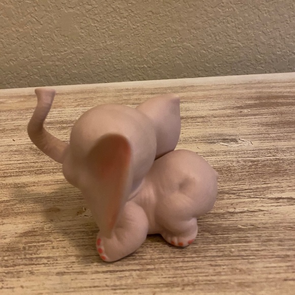 Pristine Vintage Porcelain Bisque Elephant Ring Holder - Picture 5 of 11